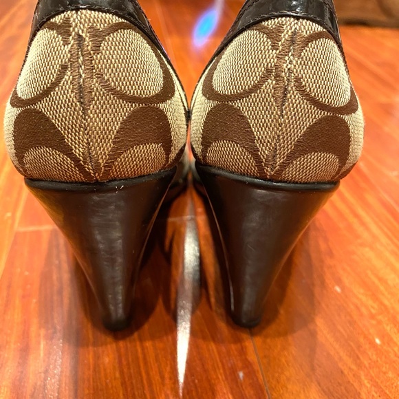 Size 8 Coach Wedge! Great Condition! - Picture 3 of 5